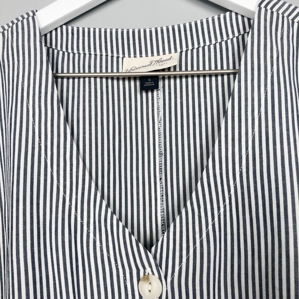 FREE with any one purchase Universal Thread v-neck button down blouse (S) - Picture 9 of 13